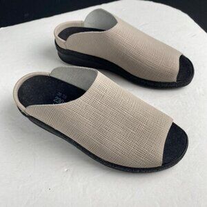 Tatami Birkenstock Women's Size 36 Santee Beige Textured Slip On Clogs Sandals